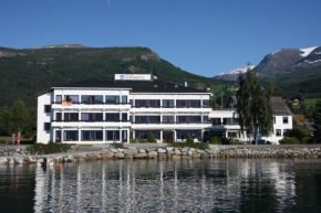 Гостиница Innvik Fjordhotell  Инвик